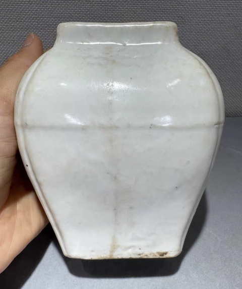古玩陶瓷白釉方形茶葉罐真品鑒賞圖