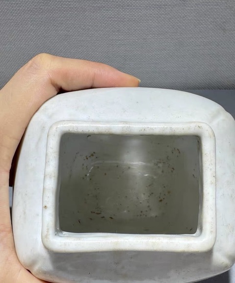 古玩陶瓷白釉方形茶葉罐真品鑒賞圖