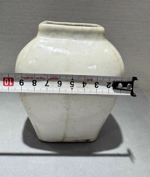 古玩陶瓷白釉方形茶葉罐真品鑒賞圖