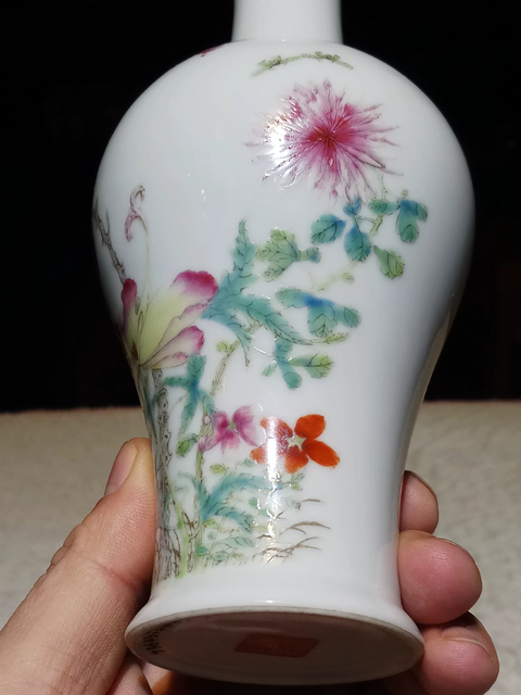 古玩陶瓷民國粉彩花卉紋瓶真品鑒賞圖