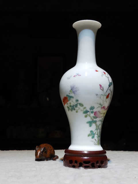 古玩陶瓷民國粉彩花卉紋瓶真品鑒賞圖