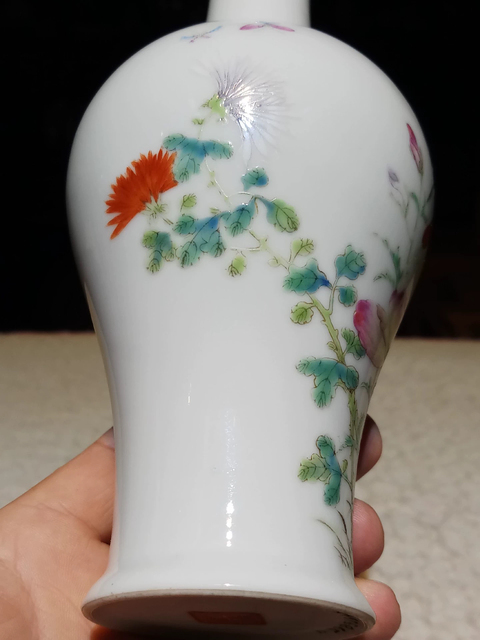 古玩陶瓷民國粉彩花卉紋瓶真品鑒賞圖