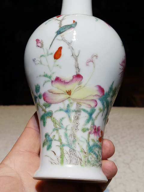 古玩陶瓷民國粉彩花卉紋瓶真品鑒賞圖