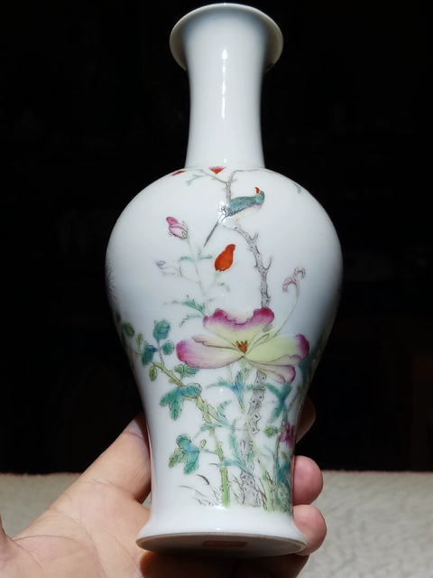 古玩陶瓷民國粉彩花卉紋瓶真品鑒賞圖