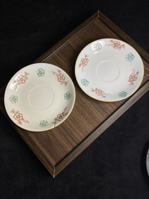 古玩陶瓷一對(duì)民國(guó)花卉紋盤(pán)拍賣(mài)，當(dāng)前價(jià)格388元