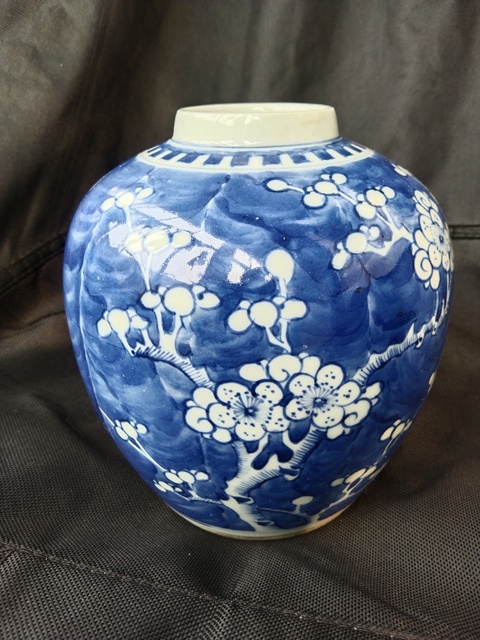 古玩陶瓷青花冰梅圖罐真品鑒賞圖