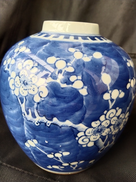古玩陶瓷青花冰梅圖罐真品鑒賞圖