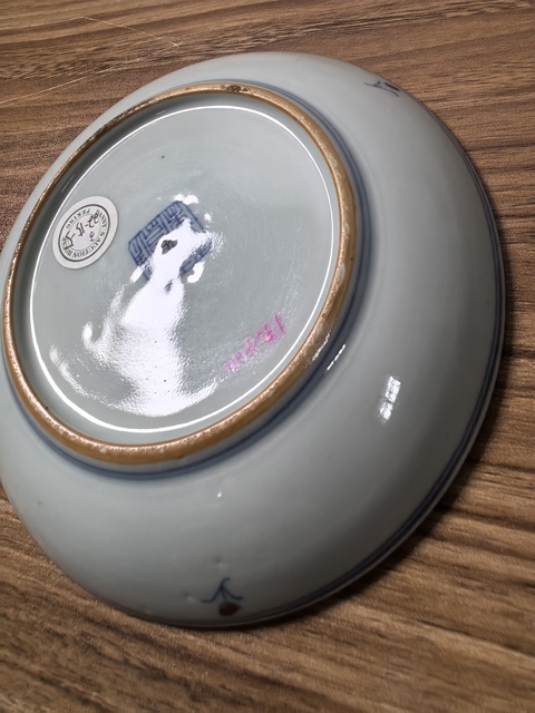 古玩陶瓷花卉紋斗彩盤真品鑒賞圖