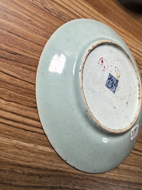 古玩陶瓷豆青釉廣彩花鳥紋盤真品鑒賞圖