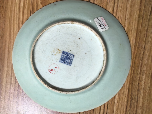 古玩陶瓷豆青釉廣彩花鳥紋盤真品鑒賞圖