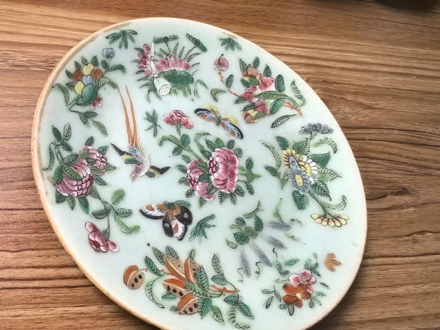 古玩陶瓷豆青釉廣彩花鳥紋盤真品鑒賞圖