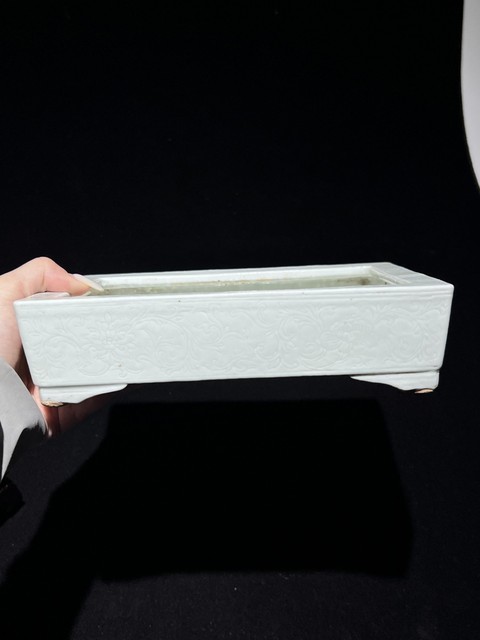 古玩陶瓷白釉暗刻花卉紋水仙盆拍賣,當前價格8800元