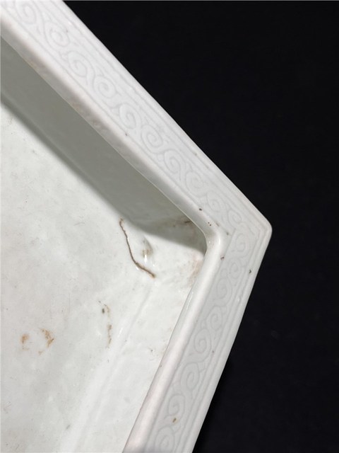 古玩陶瓷白釉暗刻花卉紋水仙盆拍賣,當前價格8800元