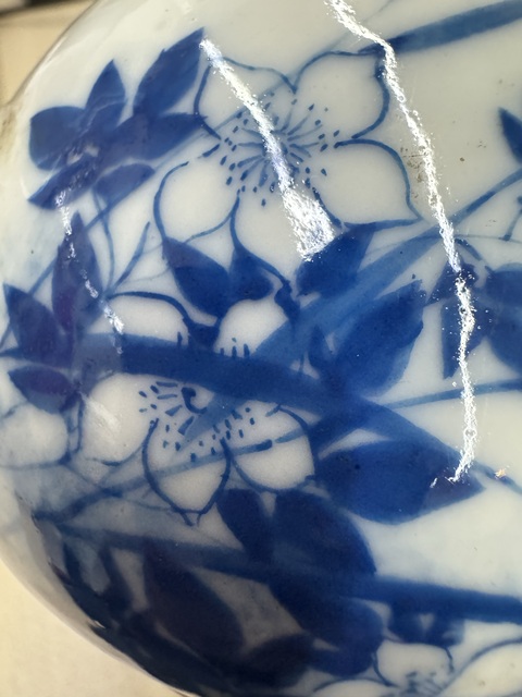 古玩陶瓷青花花鳥(niǎo)紋壺拍賣(mài)，當(dāng)前價(jià)格12000元