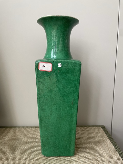 古玩陶瓷綠哥釉四方瓶真品鑒賞圖