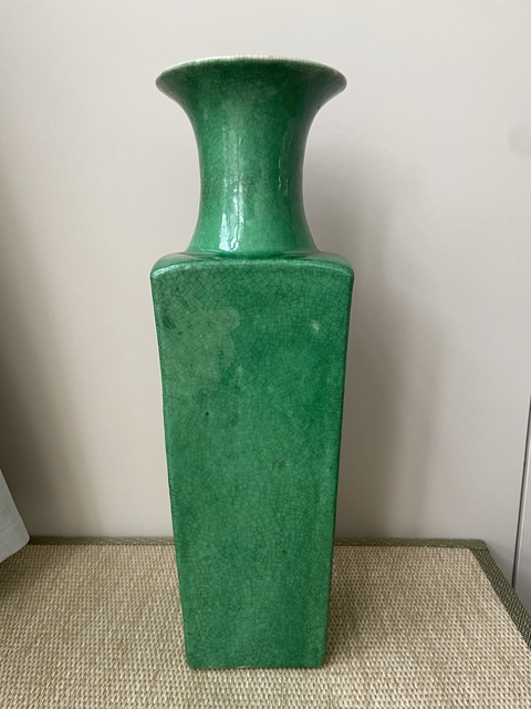 古玩陶瓷綠哥釉四方瓶真品鑒賞圖