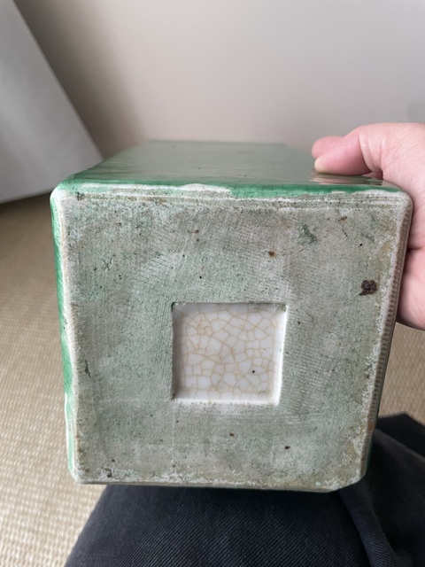 古玩陶瓷綠哥釉四方瓶真品鑒賞圖