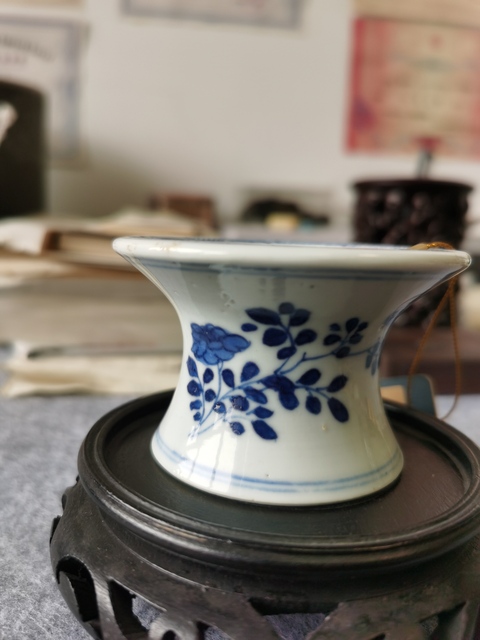 古玩陶瓷康熙青花菊花紋水洗拍賣，當前價格2600元