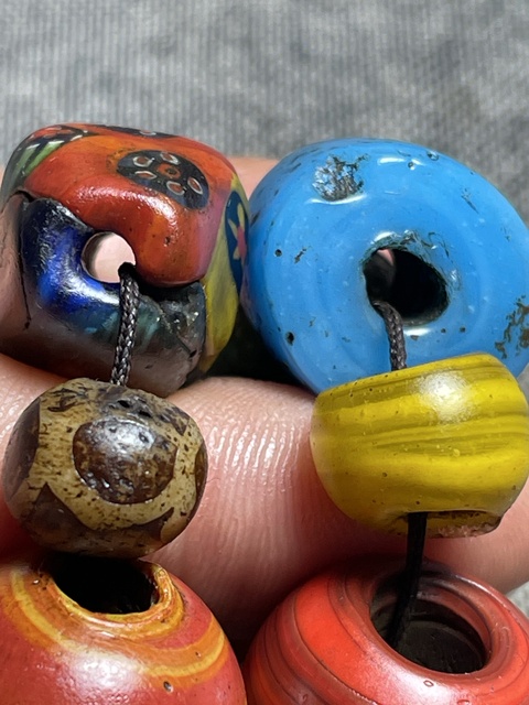 古玩玉器琉璃多寶串真品鑒賞圖