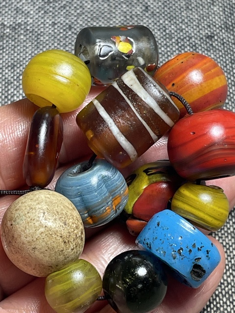 古玩玉器琉璃多寶串真品鑒賞圖