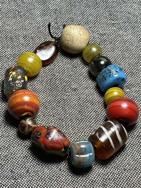 古玩玉器琉璃多寶串真品鑒賞圖