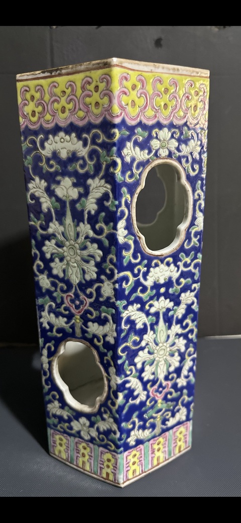 古玩陶瓷花卉紋粉彩六方鏤空帽筒真品鑒賞圖