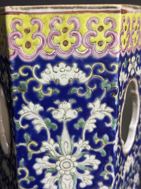古玩陶瓷花卉紋粉彩六方鏤空帽筒真品鑒賞圖