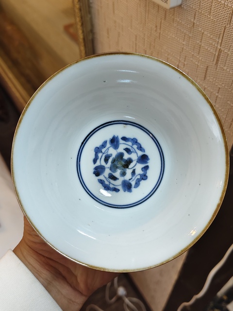 古玩陶瓷外豆青釉內青花杯真品鑒賞圖