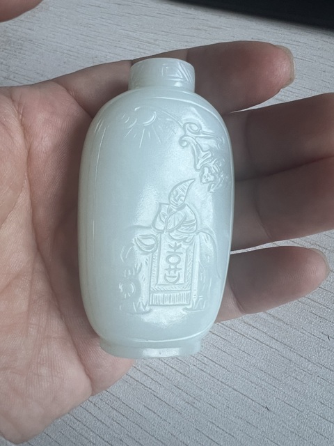 古玩玉器和田玉鼻煙壺真品鑒賞圖