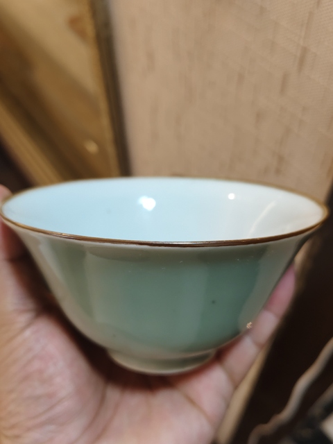 古玩陶瓷外豆青釉內青花杯真品鑒賞圖