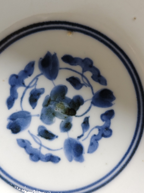 古玩陶瓷外豆青釉內青花杯真品鑒賞圖