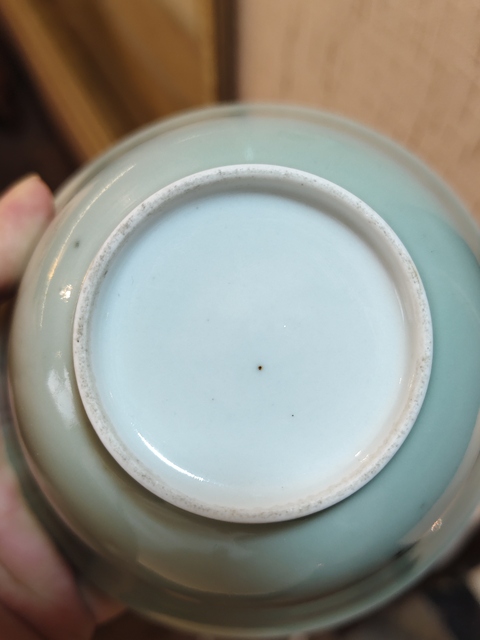 古玩陶瓷外豆青釉內青花杯真品鑒賞圖