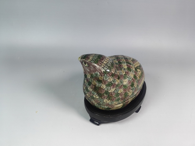 古玩陶瓷晚清素三彩仿生瓷鵪鶉蓋盒真品鑒賞圖