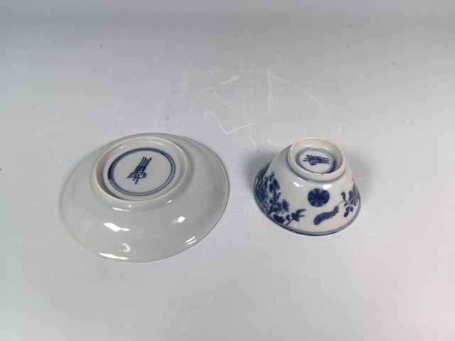 古玩陶瓷清康熙洞石花卉皮球花紋青花杯碟真品鑒賞圖