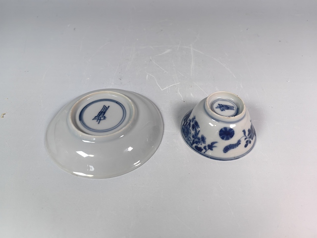 古玩陶瓷清康熙洞石花卉皮球花紋青花杯碟真品鑒賞圖