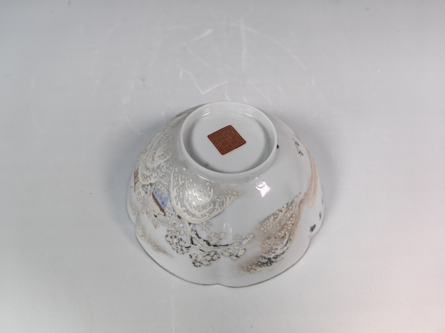 古玩陶瓷創(chuàng)匯蛋殼瓷粉彩雪景人物紋碗真品鑒賞圖