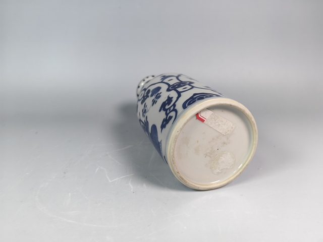 古玩陶瓷康熙提籃花卉紋青花賞瓶真品鑒賞圖