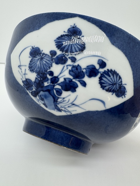 古玩陶瓷灑藍(lán)開(kāi)光青花花卉紋碗真品鑒賞圖