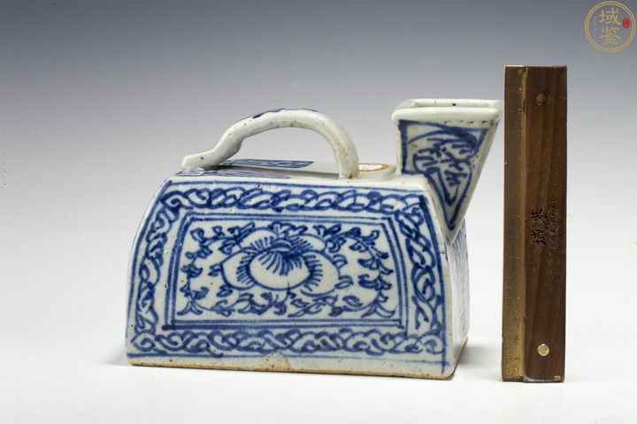 古玩陶瓷青花纏枝花卉紋提壺真品鑒賞圖