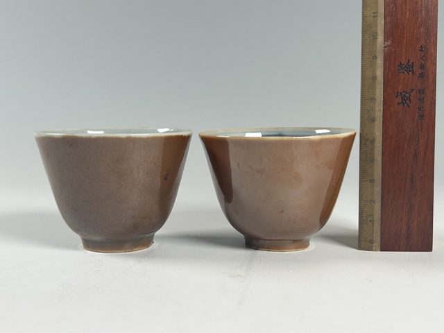 古玩陶瓷清末民初·外紫金釉內青花金玉滿堂紋鈴鐺杯一對真品鑒賞圖