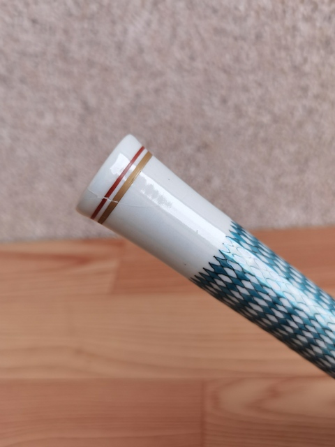 古玩陶瓷日本大正花卉紋加彩長頸瓶拍賣,當前價格398元