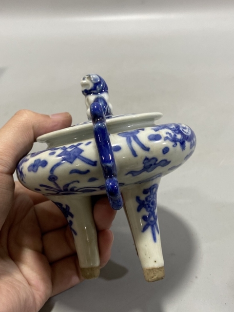 古玩陶瓷清末民初青花龍紋獅鈕蓋鼎式香薰爐拍賣，當(dāng)前價格998元