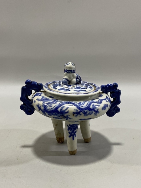 古玩陶瓷清末民初青花龍紋獅鈕蓋鼎式香薰爐拍賣，當(dāng)前價格998元