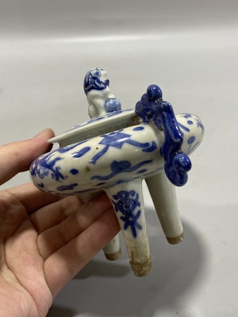 古玩陶瓷清末民初青花龍紋獅鈕蓋鼎式香薰爐拍賣，當(dāng)前價格998元