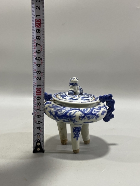 古玩陶瓷清末民初青花龍紋獅鈕蓋鼎式香薰爐拍賣，當(dāng)前價格998元