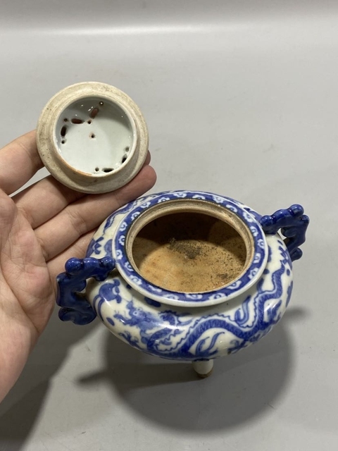 古玩陶瓷清末民初青花龍紋獅鈕蓋鼎式香薰爐拍賣，當(dāng)前價格998元