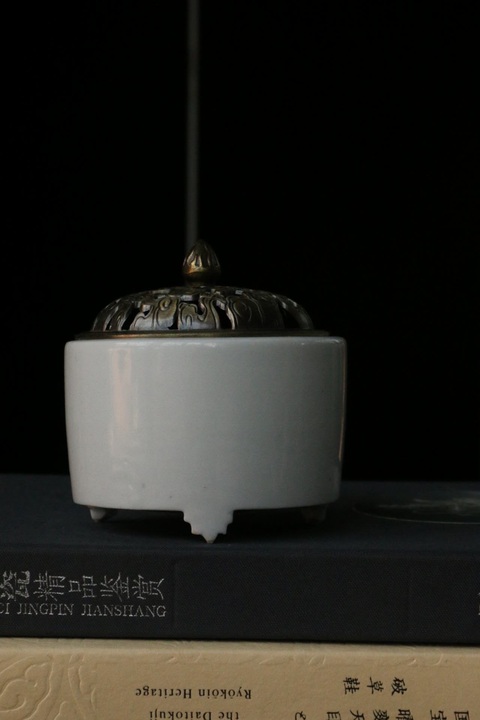 古玩陶瓷明代晚期德化窯白釉香爐（暫定）真品鑒賞圖