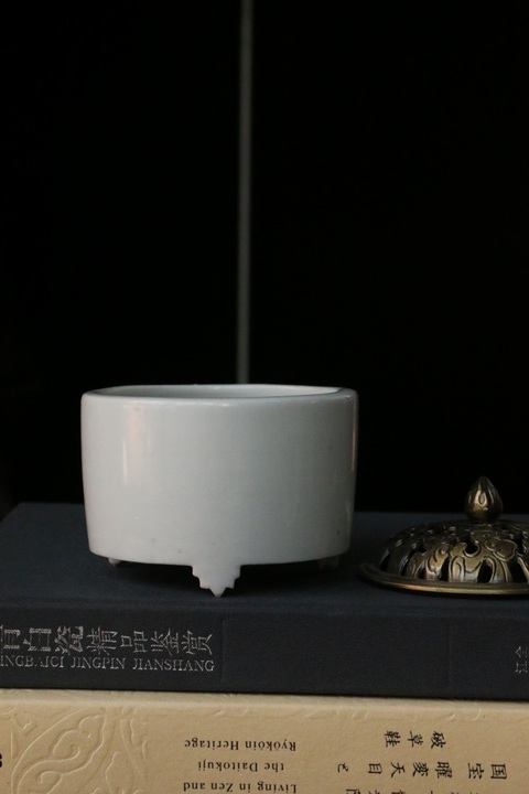 古玩陶瓷明代晚期德化窯白釉香爐（暫定）真品鑒賞圖