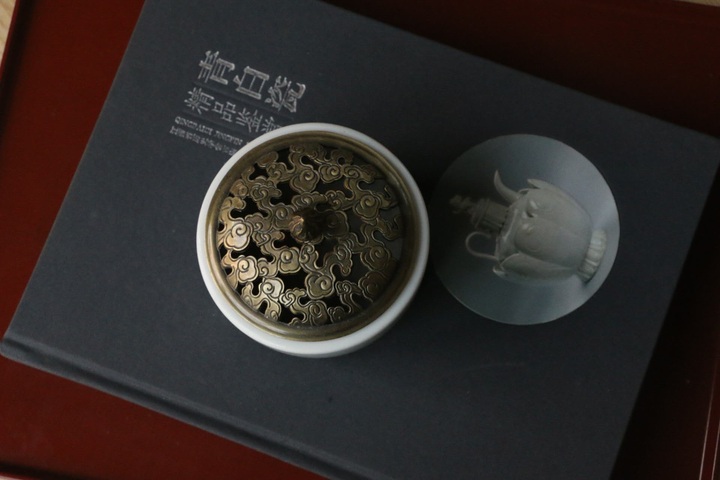 古玩陶瓷明代晚期德化窯白釉香爐（暫定）真品鑒賞圖