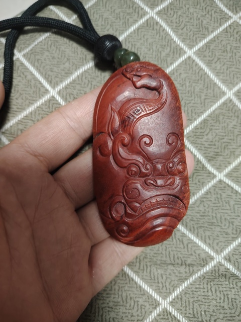 古玩玉器南紅瑪瑙雕“龍紋把件”真品鑒賞圖